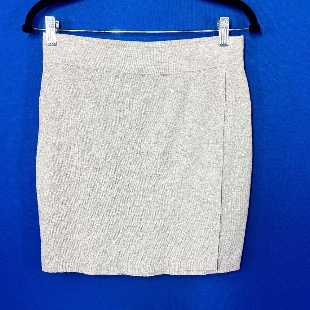 🔥2/$10 |•BCBGENRATION•| Grey Soft Knit Wrap Skirt Size Medium